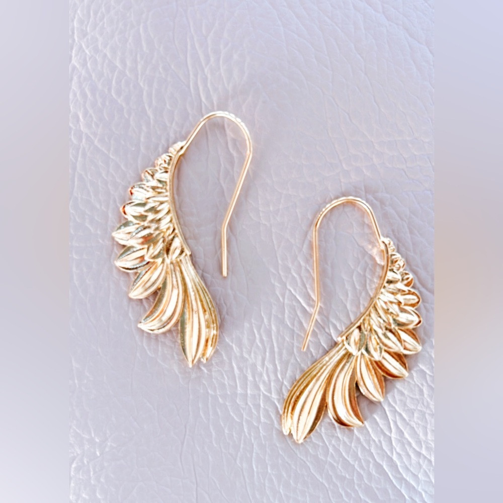 Gold wing threader earrings A364
